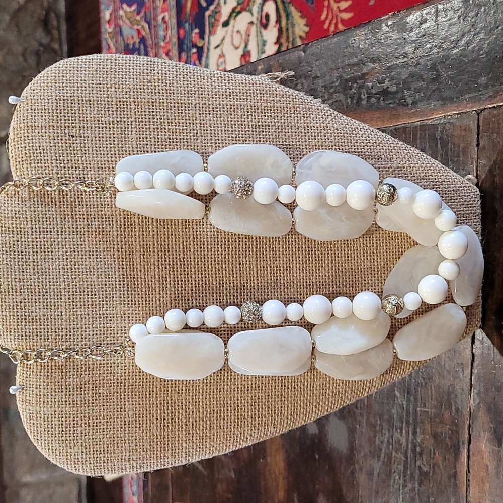 GUC Beautiful 3 Strand Necklace
